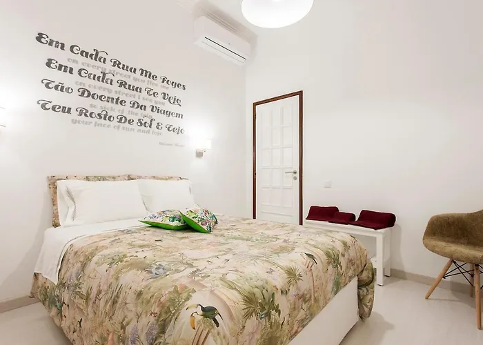 Ginjinha House - 4 - Bairro Alto - With Ac By Lisbeyond בית הארחה